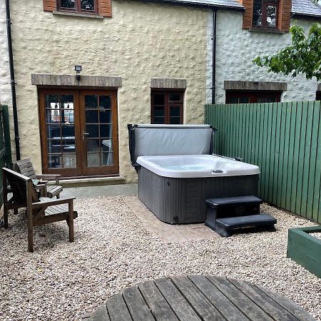 Cottage With Hot Tub In Pembrokeshire Haverfordwest Extérieur photo