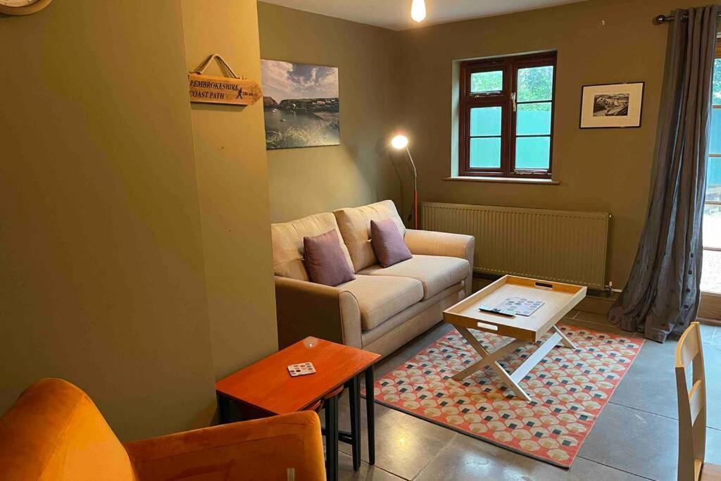 Cottage With Hot Tub In Pembrokeshire Haverfordwest Extérieur photo