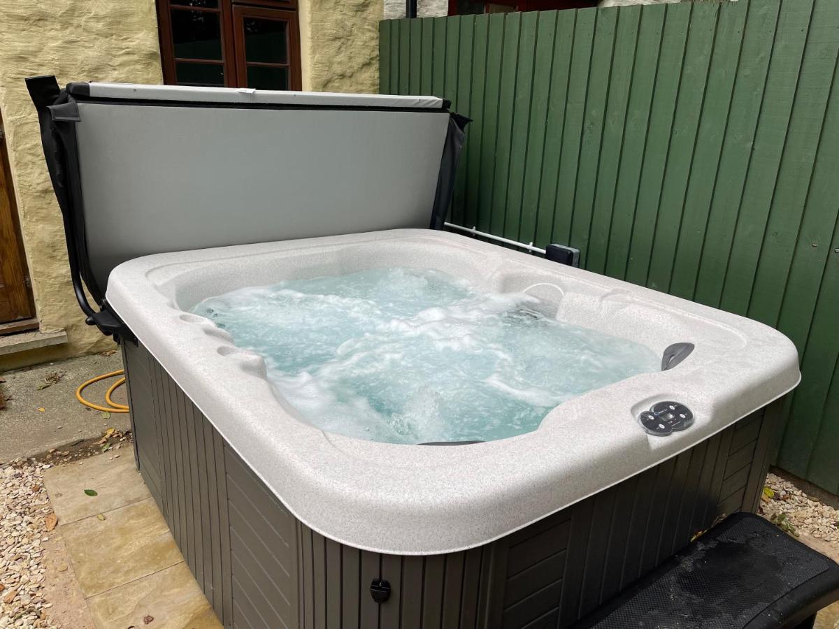 Cottage With Hot Tub In Pembrokeshire Haverfordwest Extérieur photo