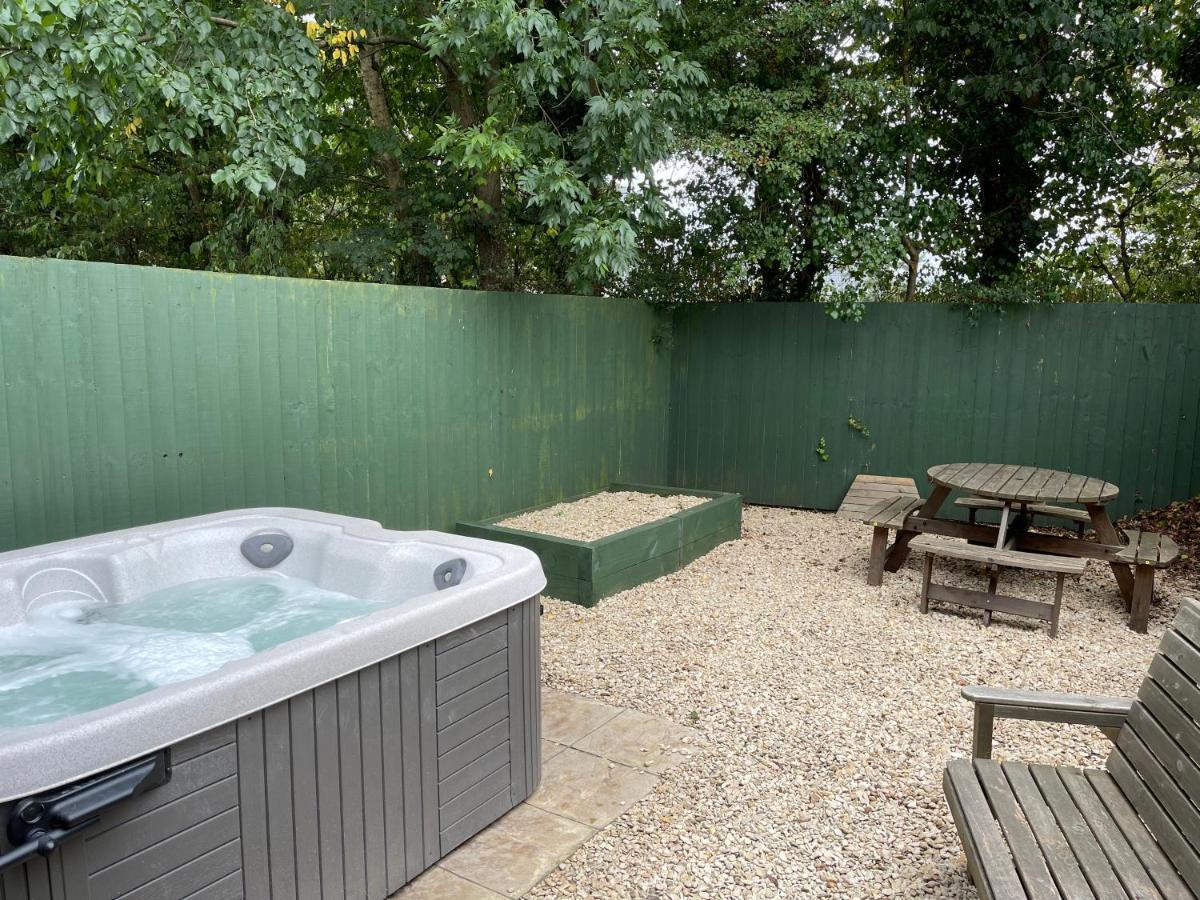 Cottage With Hot Tub In Pembrokeshire Haverfordwest Extérieur photo
